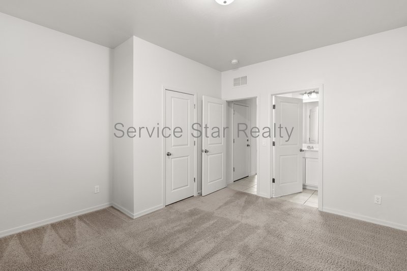 Spacious 5 Bed Home in Mission Royale! property image