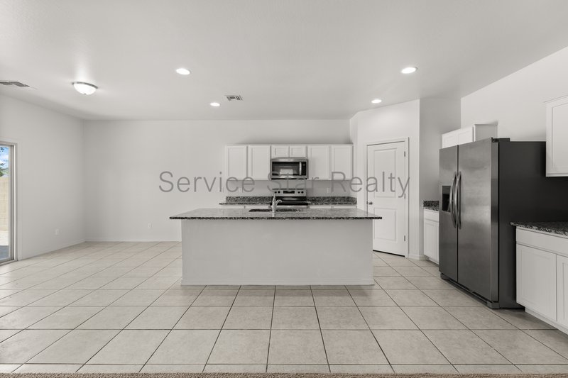 Spacious 5 Bed Home in Mission Royale! property image