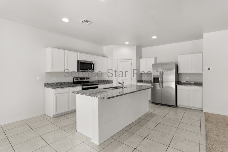 Spacious 5 Bed Home in Mission Royale! property image