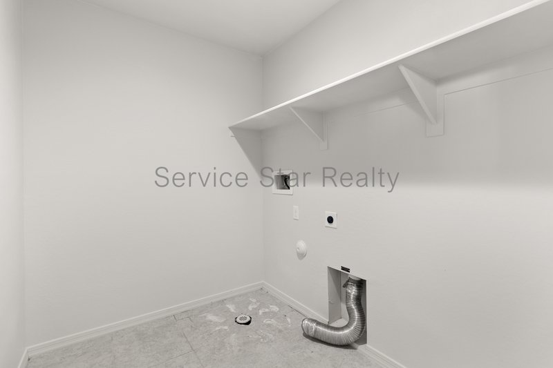 Spacious 5 Bed Home in Mission Royale! property image