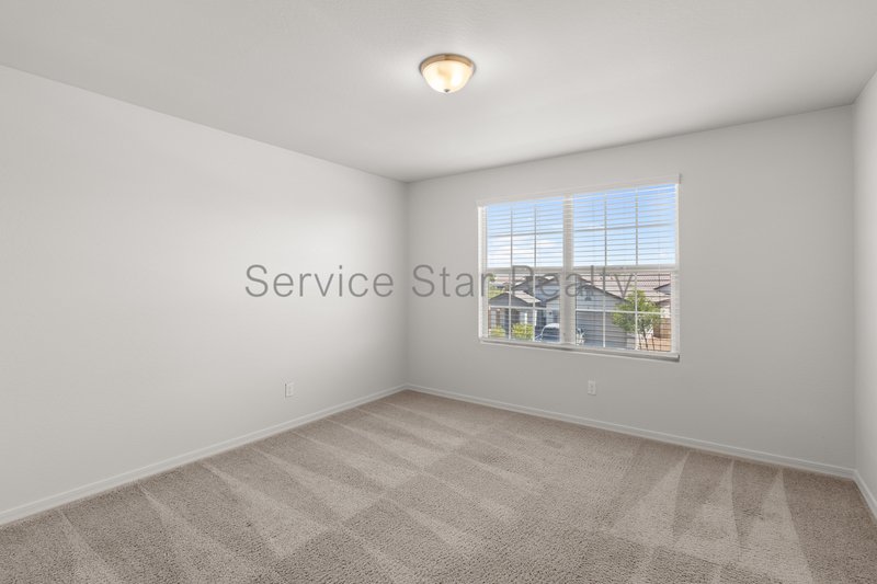 Spacious 5 Bed Home in Mission Royale! property image