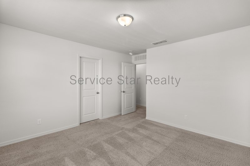 Spacious 5 Bed Home in Mission Royale! property image