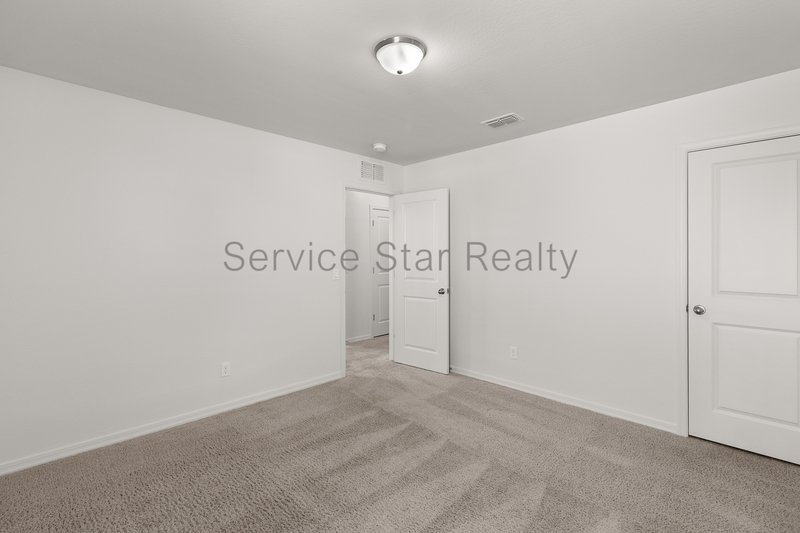 Spacious 5 Bed Home in Mission Royale! property image