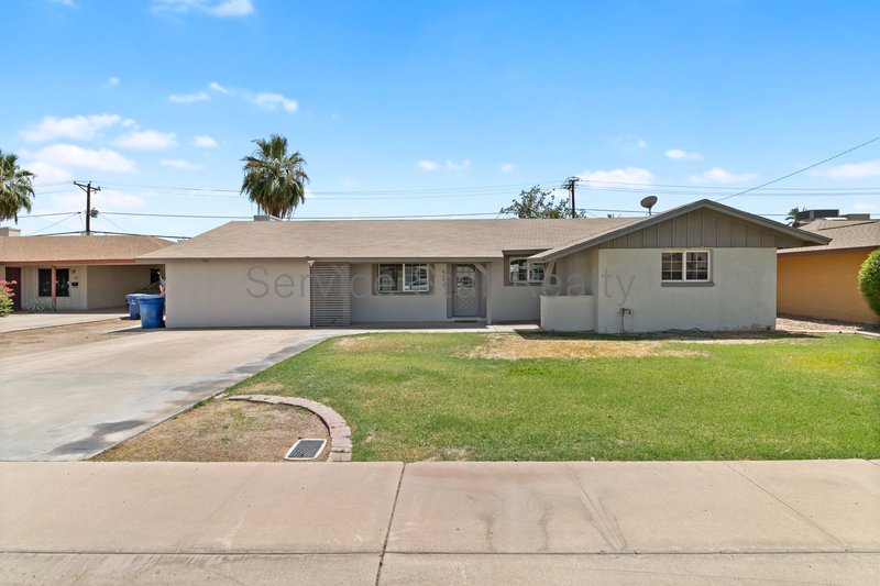 Awesome TEMPE 5bd/2ba home with Fireplace & POOL! property image