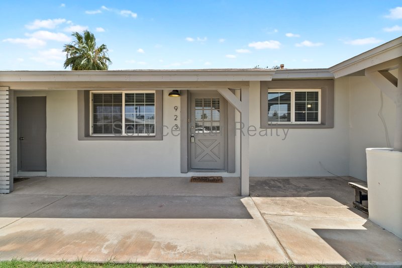 Awesome TEMPE 5bd/2ba home with Fireplace & POOL! property image