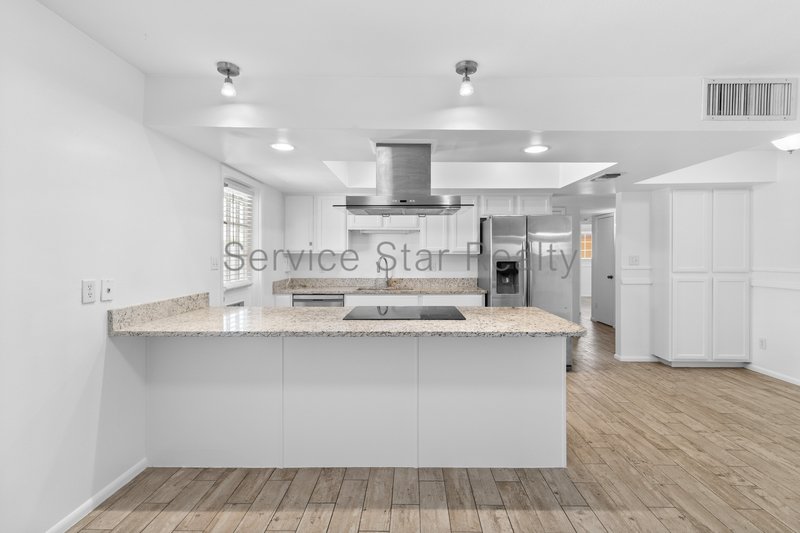 Awesome TEMPE 5bd/2ba home with Fireplace & POOL! property image
