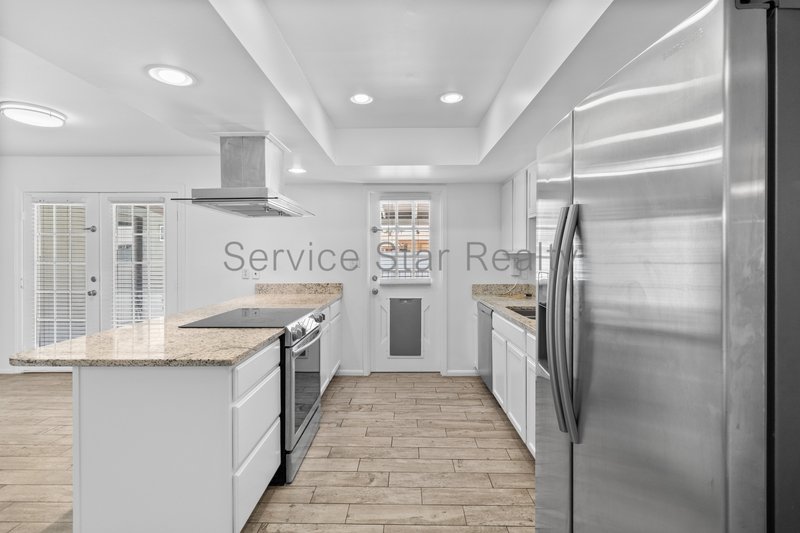 Awesome TEMPE 5bd/2ba home with Fireplace & POOL! property image