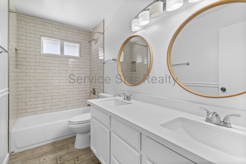 Awesome TEMPE 5bd/2ba home with Fireplace & POOL! property image