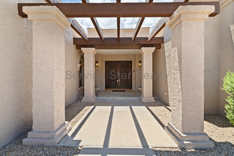 Gorgeous Custom Home on Expansive Cul de Sac Lot in Cave Creek property image