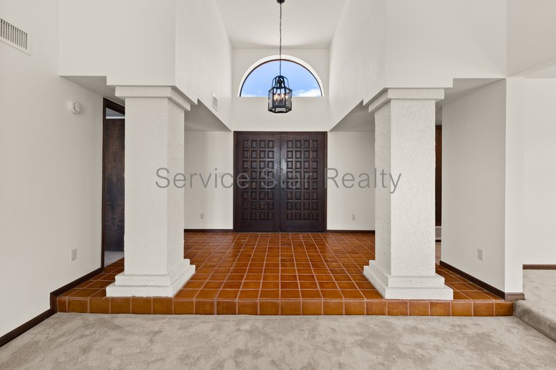 Gorgeous Custom Home on Expansive Cul de Sac Lot in Cave Creek property image