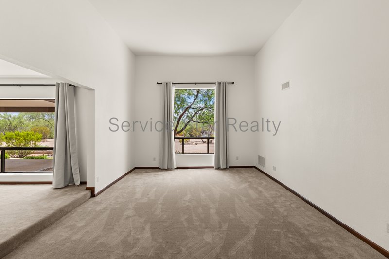 Gorgeous Custom Home on Expansive Cul de Sac Lot in Cave Creek property image