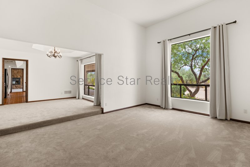 Gorgeous Custom Home on Expansive Cul de Sac Lot in Cave Creek property image