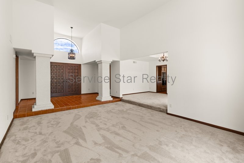 Gorgeous Custom Home on Expansive Cul de Sac Lot in Cave Creek property image
