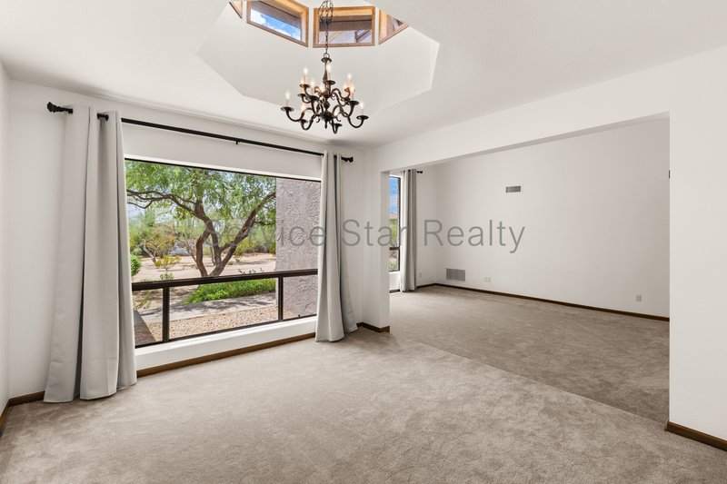 Gorgeous Custom Home on Expansive Cul de Sac Lot in Cave Creek property image