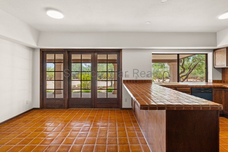 Gorgeous Custom Home on Expansive Cul de Sac Lot in Cave Creek property image