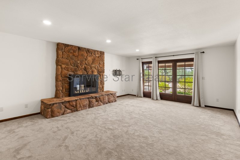 Gorgeous Custom Home on Expansive Cul de Sac Lot in Cave Creek property image