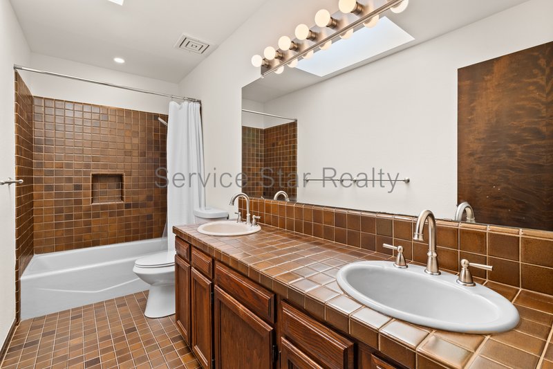 Gorgeous Custom Home on Expansive Cul de Sac Lot in Cave Creek property image