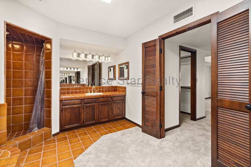 Gorgeous Custom Home on Expansive Cul de Sac Lot in Cave Creek property image