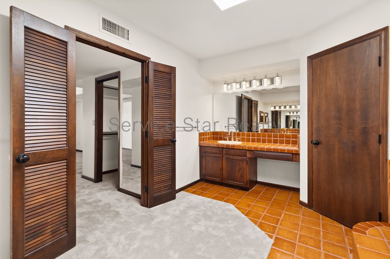 Gorgeous Custom Home on Expansive Cul de Sac Lot in Cave Creek property image