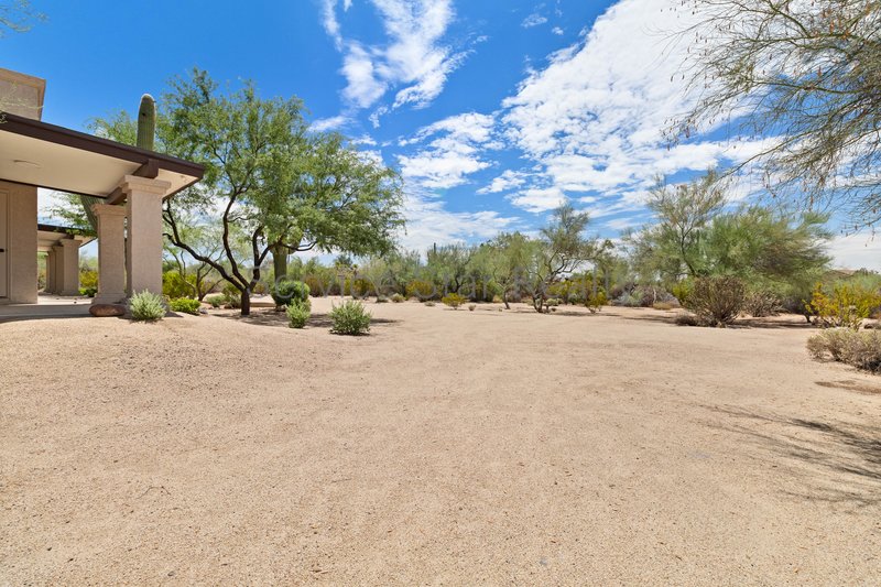 Gorgeous Custom Home on Expansive Cul de Sac Lot in Cave Creek property image