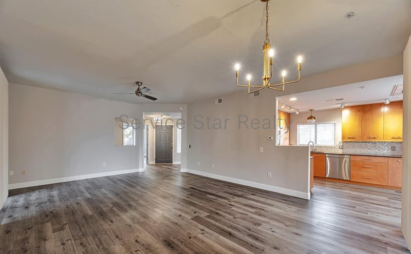 2 Bedroom+ Den, 2 bath condo in Scottsdale!! property image