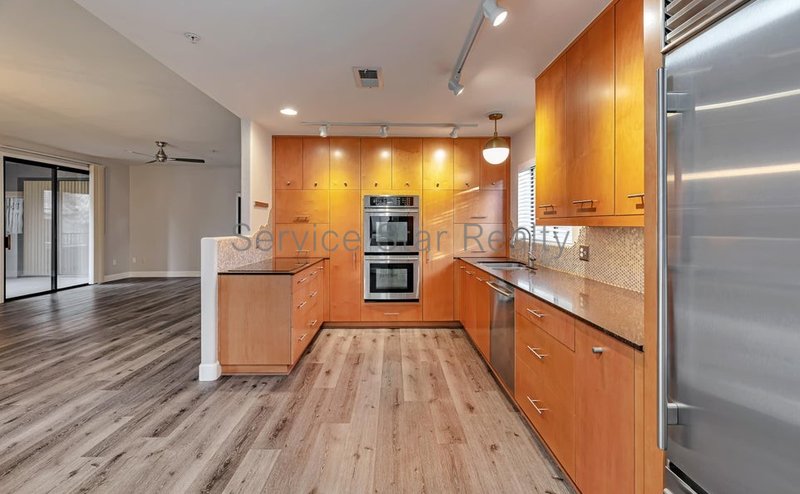 2 Bedroom+ Den, 2 bath condo in Scottsdale!! property image