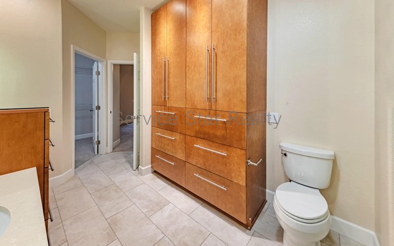 2 Bedroom+ Den, 2 bath condo in Scottsdale!! property image