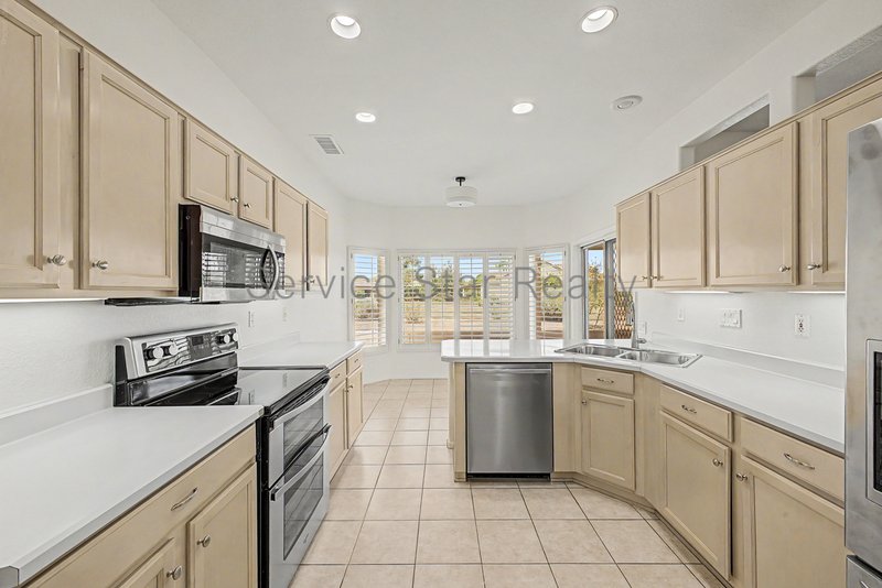 Beautiflly updated 2 bedroom, 2 bath home in Sun City West!! property image
