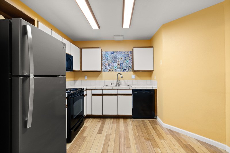 Clean & Move-In Ready | 2 Bed + Den Townhome Near Shopping & Dining property image