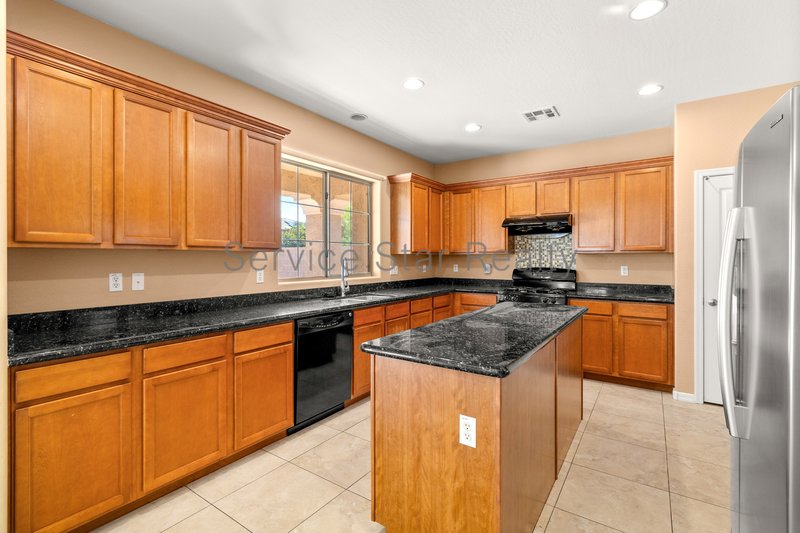 GATED COMMUNITY-  Spacious 4 Bed Home in Chandler property image