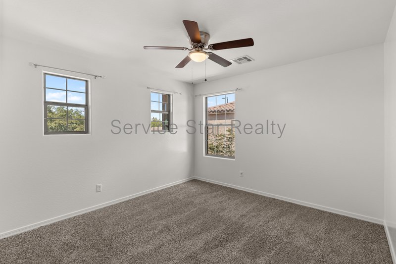 GATED COMMUNITY-  Spacious 4 Bed Home in Chandler property image