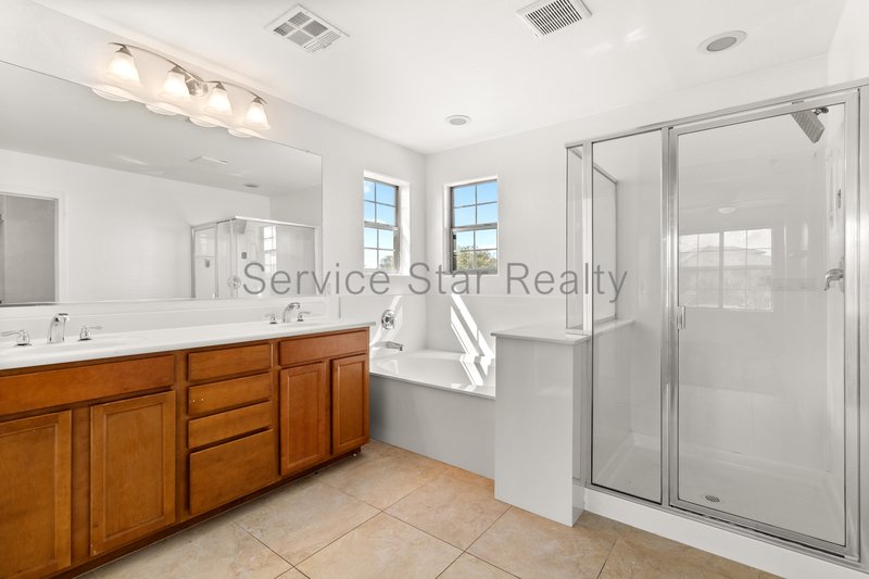 GATED COMMUNITY-  Spacious 4 Bed Home in Chandler property image