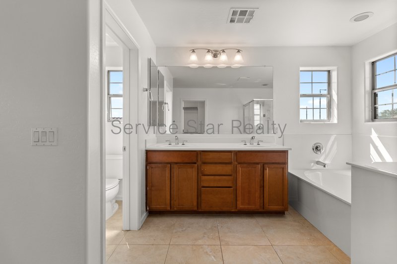 GATED COMMUNITY-  Spacious 4 Bed Home in Chandler property image