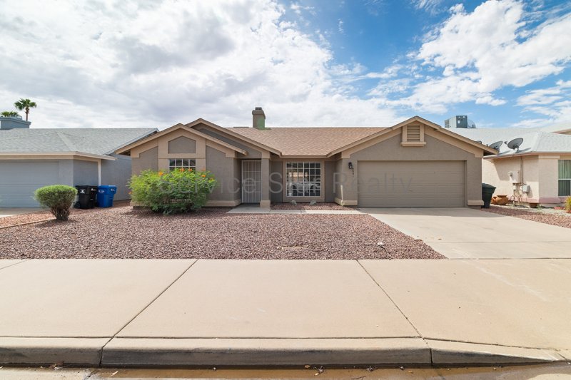 4-bedroom, 2-bath home in Phoenix! property image