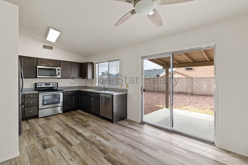 4-bedroom, 2-bath home in Phoenix! property image