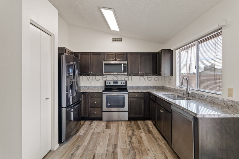 4-bedroom, 2-bath home in Phoenix! property image