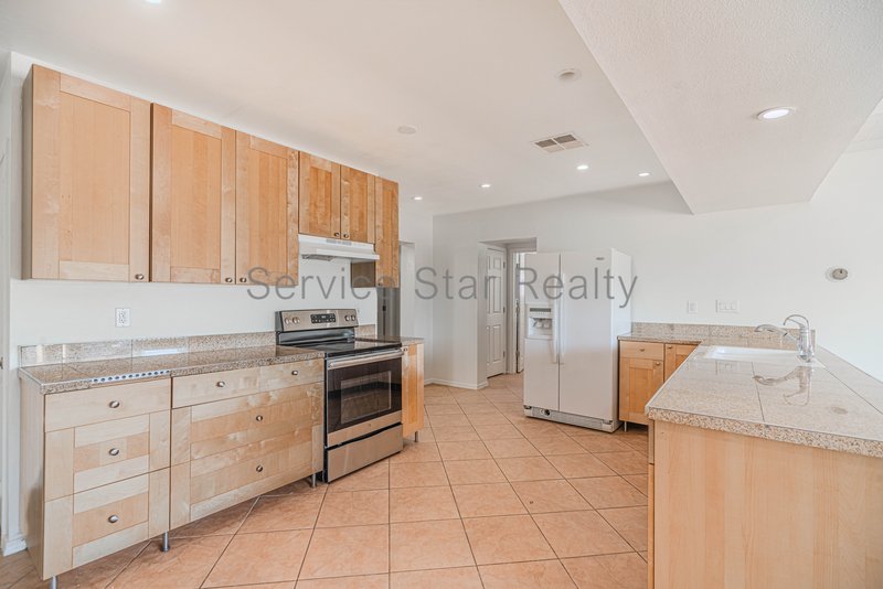 Beautifully updated 4 Bedroom - 2 primary suites! property image
