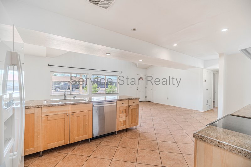 Beautifully updated 4 Bedroom - 2 primary suites! property image