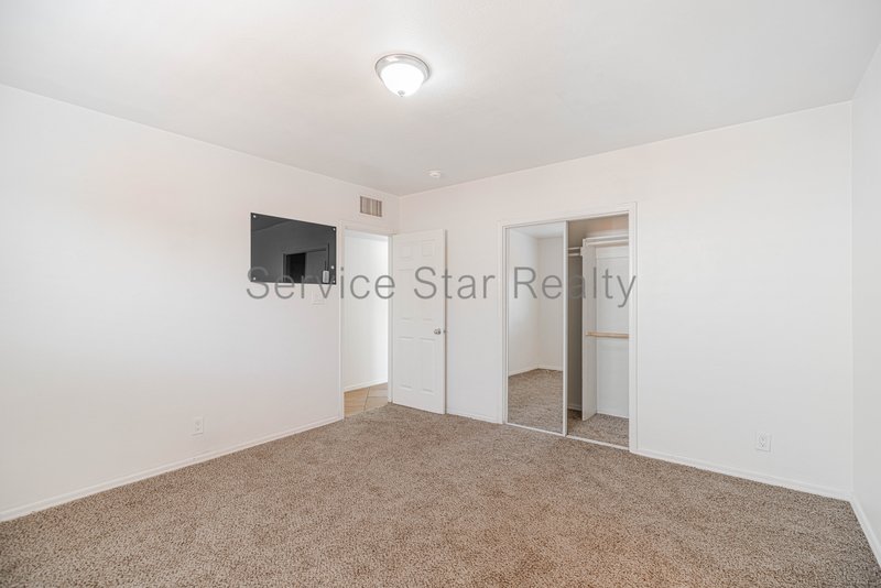 Beautifully updated 4 Bedroom - 2 primary suites! property image