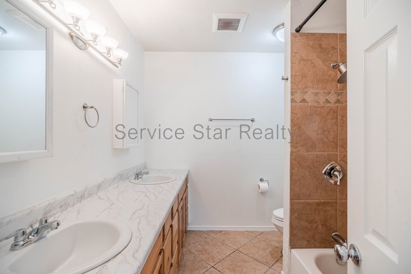 Beautifully updated 4 Bedroom - 2 primary suites! property image
