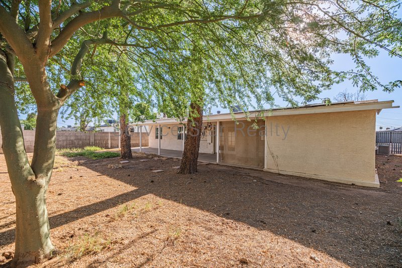 Beautifully updated 4 Bedroom - 2 primary suites! property image