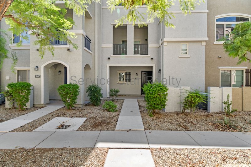 Three Bedroom Townhome in Gated Villagio at Happy Valley! property image