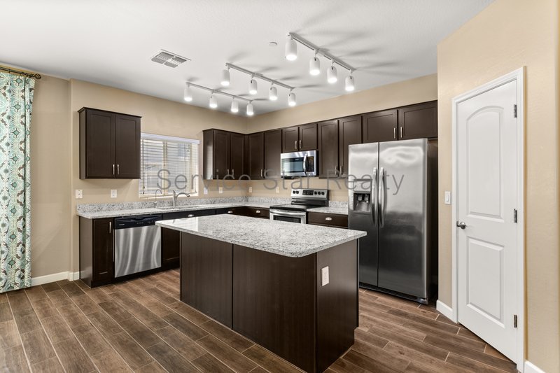Three Bedroom Townhome in Gated Villagio at Happy Valley! property image