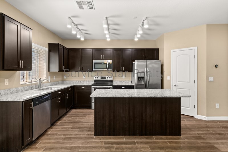 Three Bedroom Townhome in Gated Villagio at Happy Valley! property image