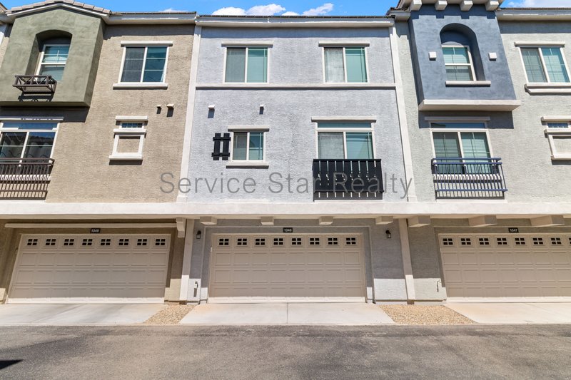 Three Bedroom Townhome in Gated Villagio at Happy Valley! property image