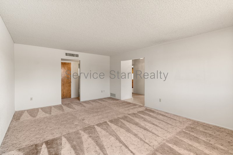 4938 E Earll Dr property image
