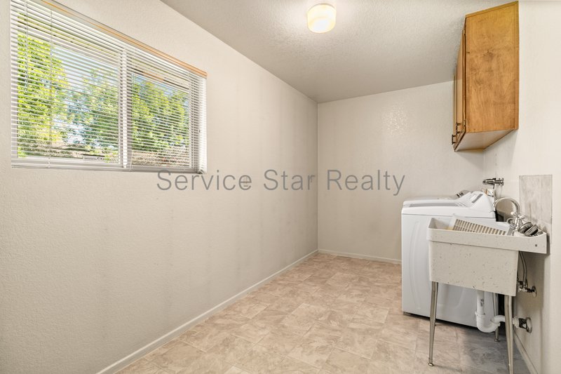 4938 E Earll Dr property image