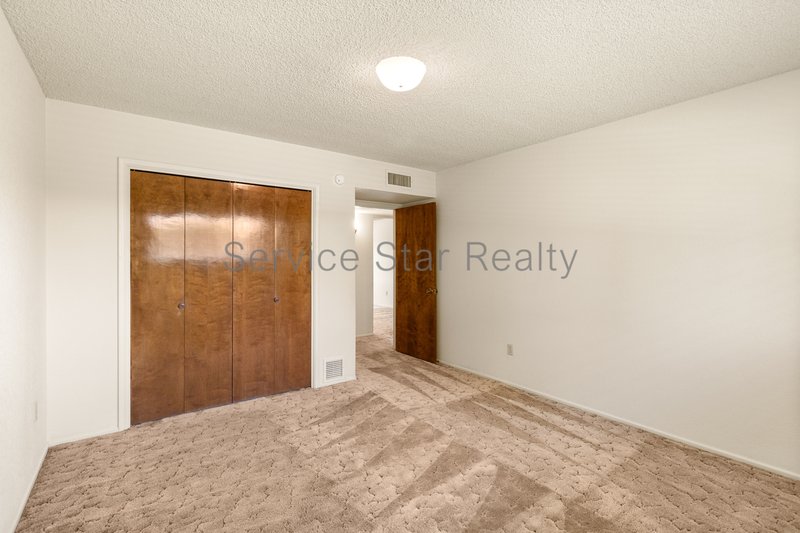 4938 E Earll Dr property image