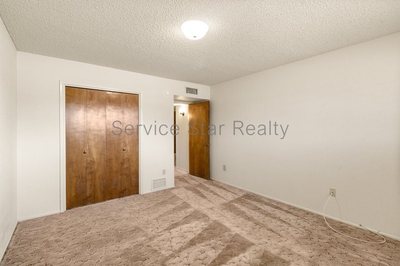 4938 E Earll Dr property image