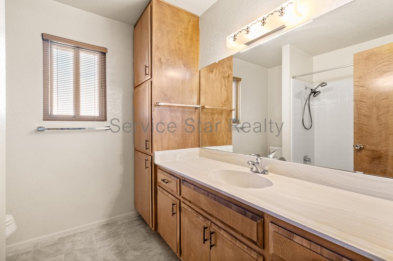 4938 E Earll Dr property image